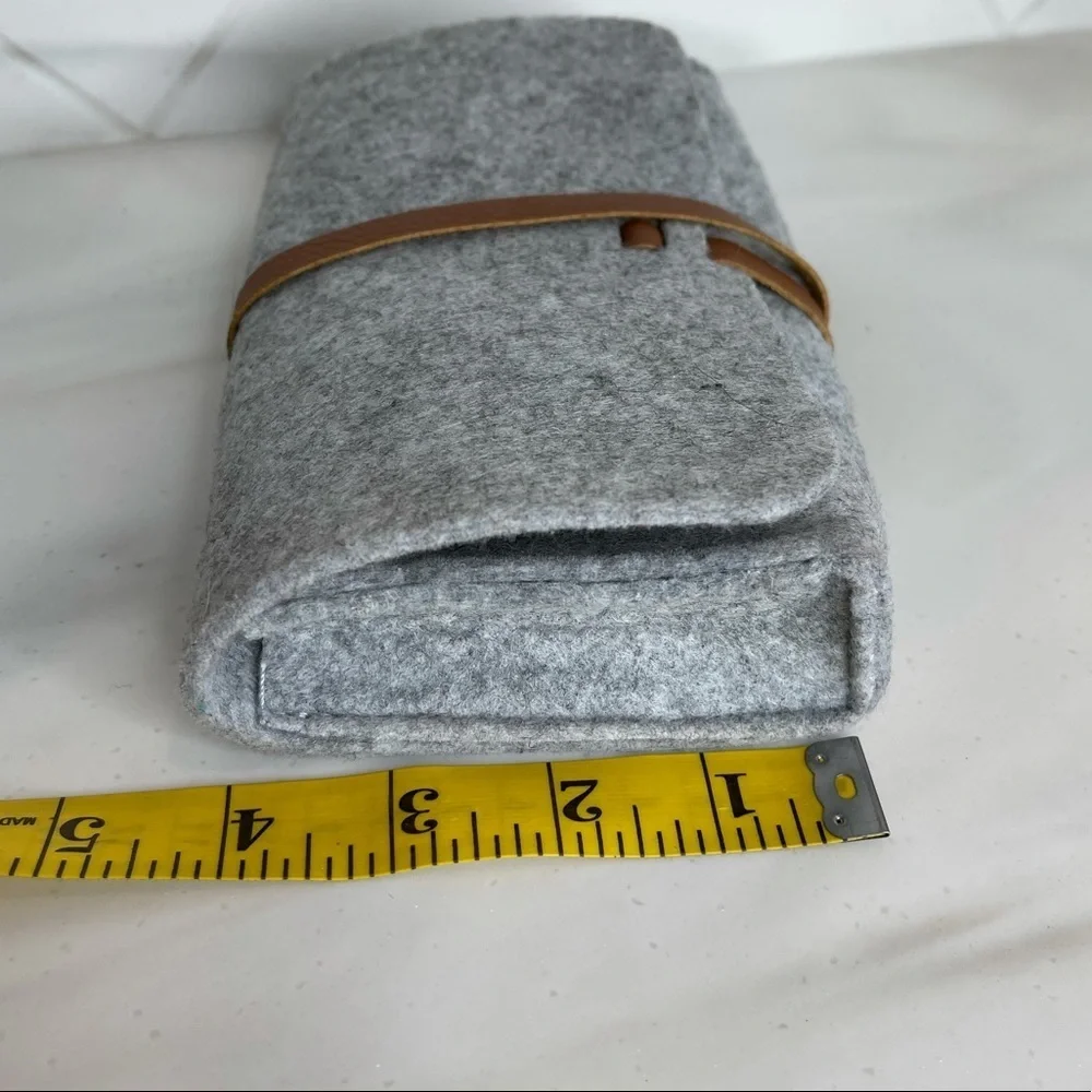 Gray Thick Felt Toiletry Bag - Picture 6 of 13